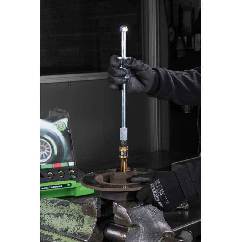 Urządzenie z młotkiem przesuwnym